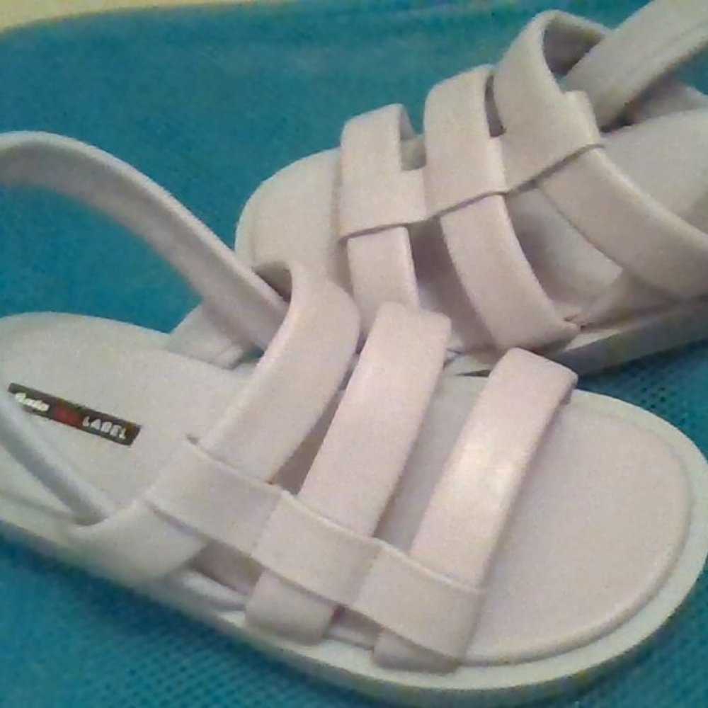 BATA RED LABEL VIOLET SANDLES WITH BACK STRAP